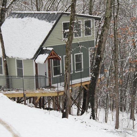 Villa Secluded Treehouse In The Woods - Tree Hugger Hideaway Branson Esterno foto