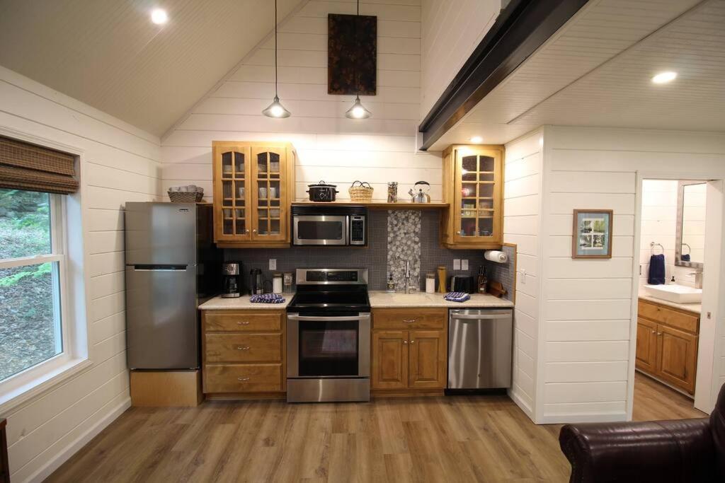 Villa Secluded Treehouse In The Woods - Tree Hugger Hideaway Branson Esterno foto