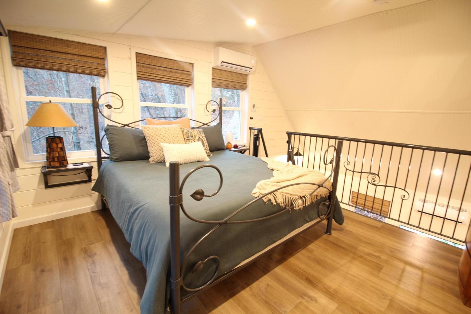 Villa Secluded Treehouse In The Woods - Tree Hugger Hideaway Branson Esterno foto