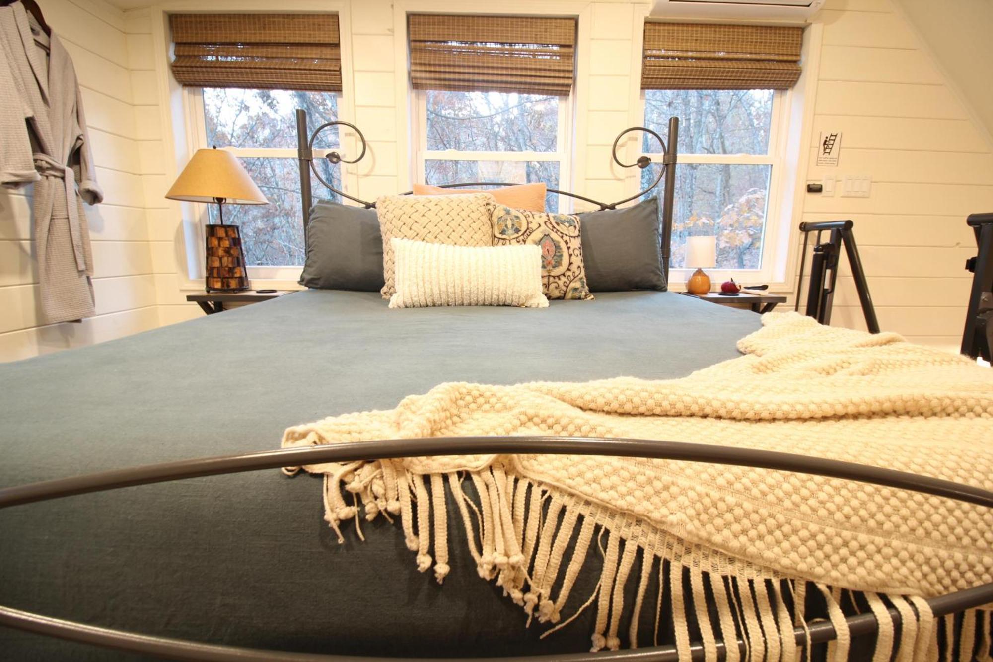 Villa Secluded Treehouse In The Woods - Tree Hugger Hideaway Branson Esterno foto