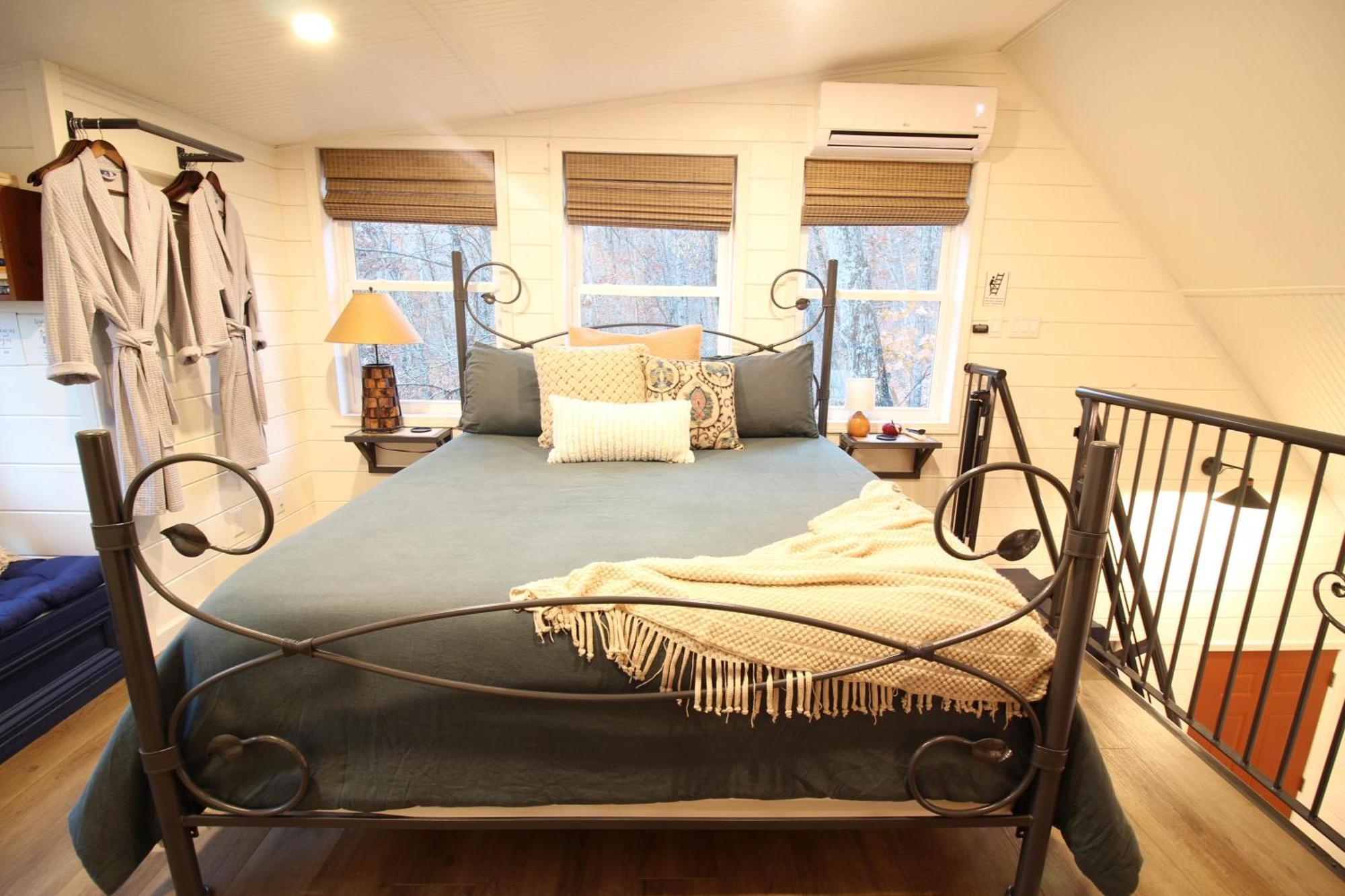 Villa Secluded Treehouse In The Woods - Tree Hugger Hideaway Branson Esterno foto