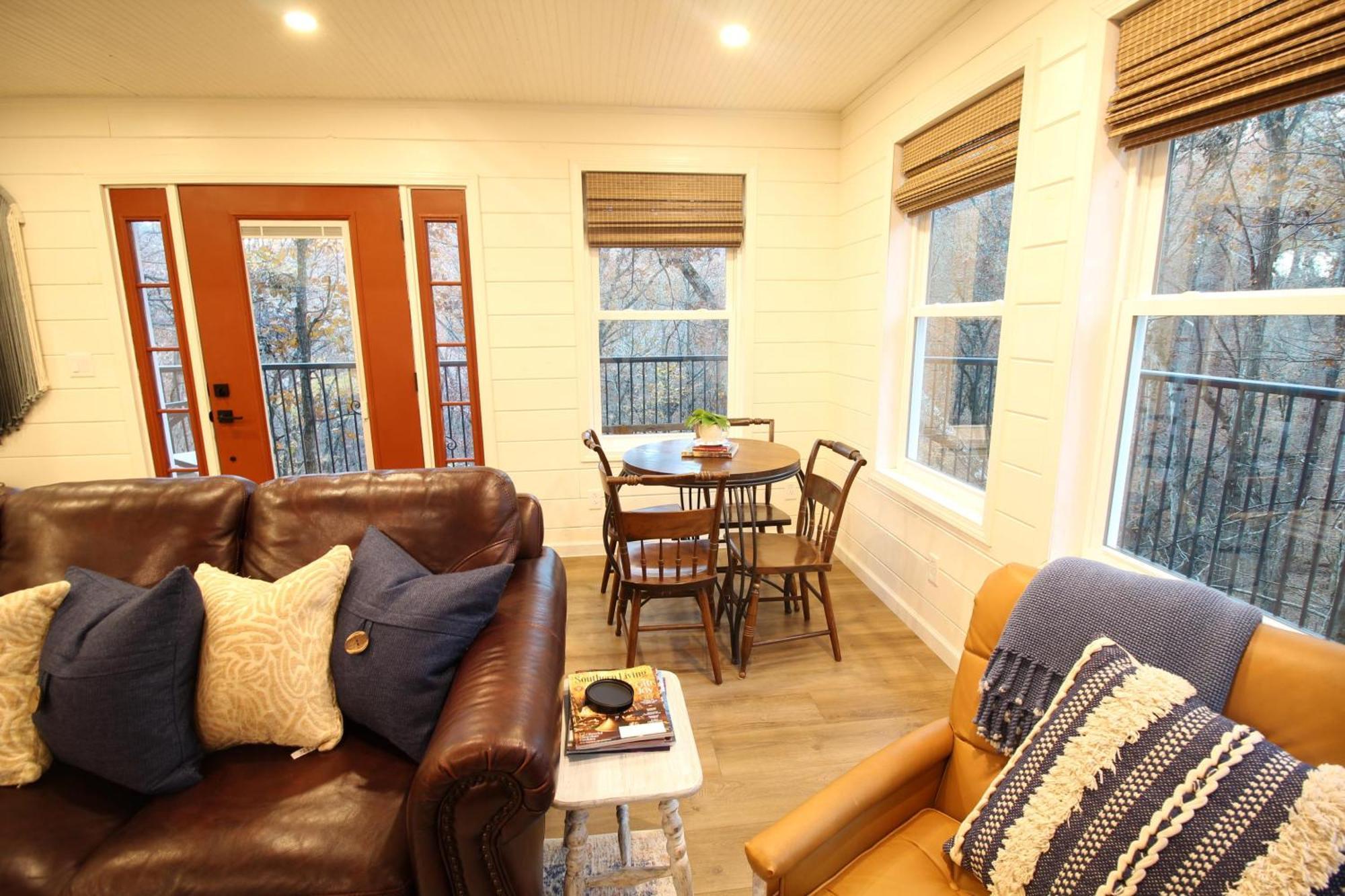 Villa Secluded Treehouse In The Woods - Tree Hugger Hideaway Branson Esterno foto