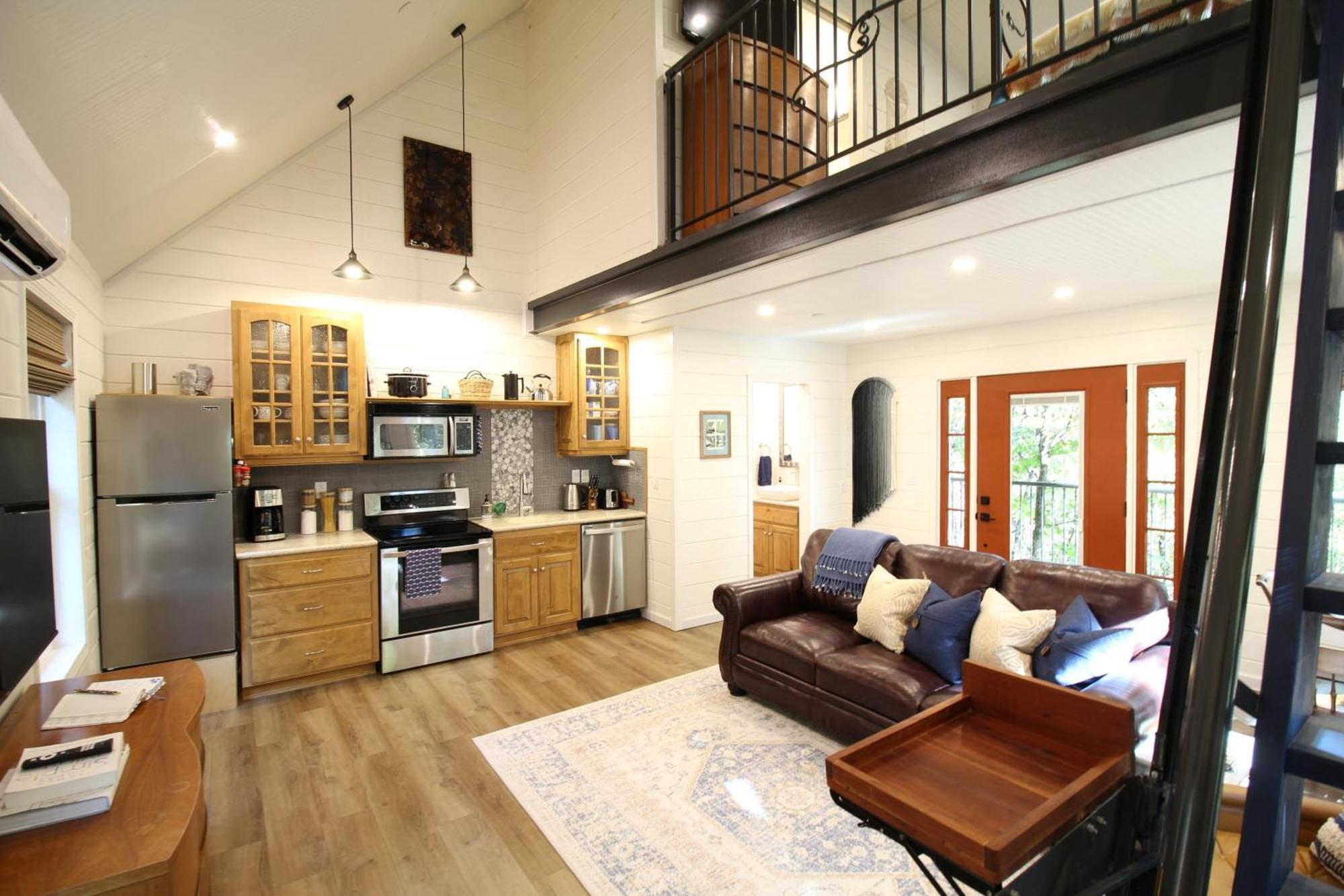 Villa Secluded Treehouse In The Woods - Tree Hugger Hideaway Branson Esterno foto